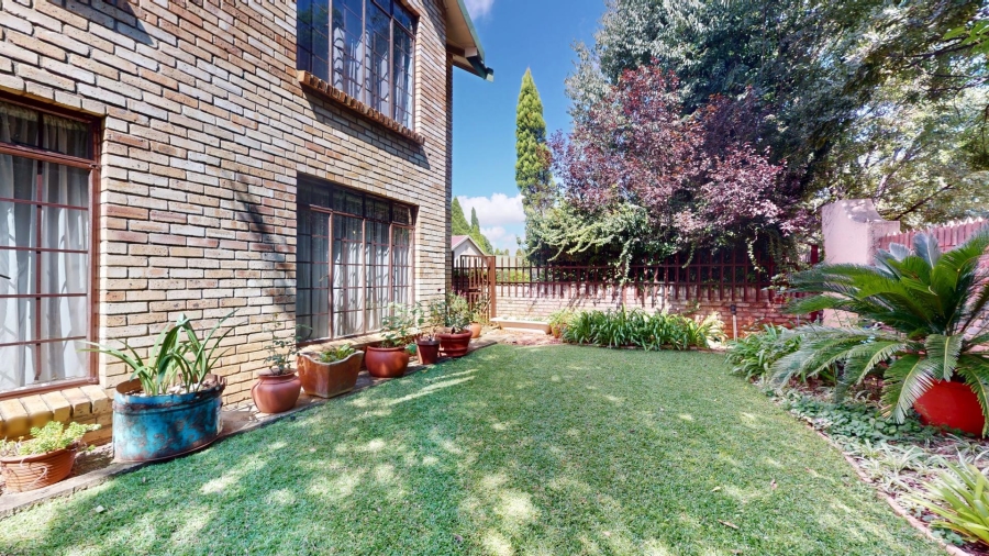 5 Bedroom Property for Sale in Mooivallei Park North West